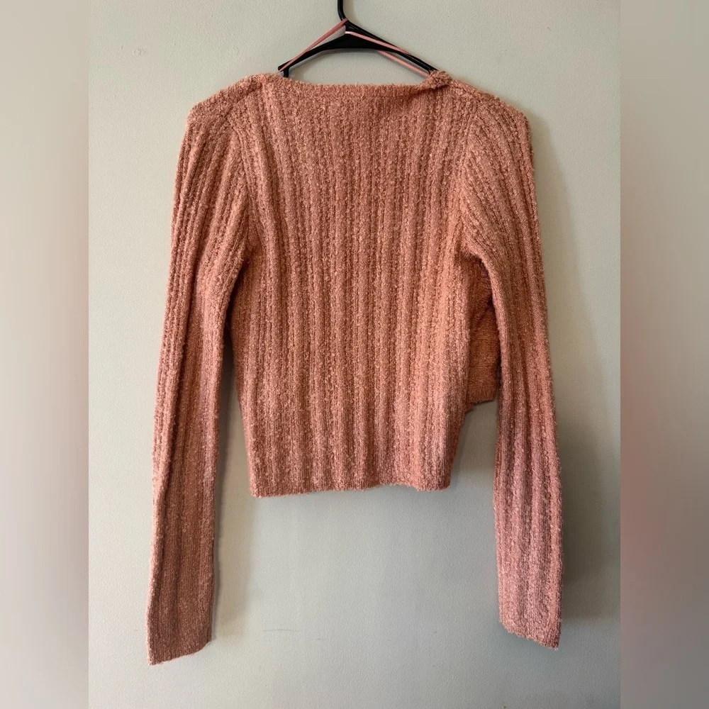 NWT BUCKLE
Le Lis Surplice Cropped Sweater - Picture 9 of 9